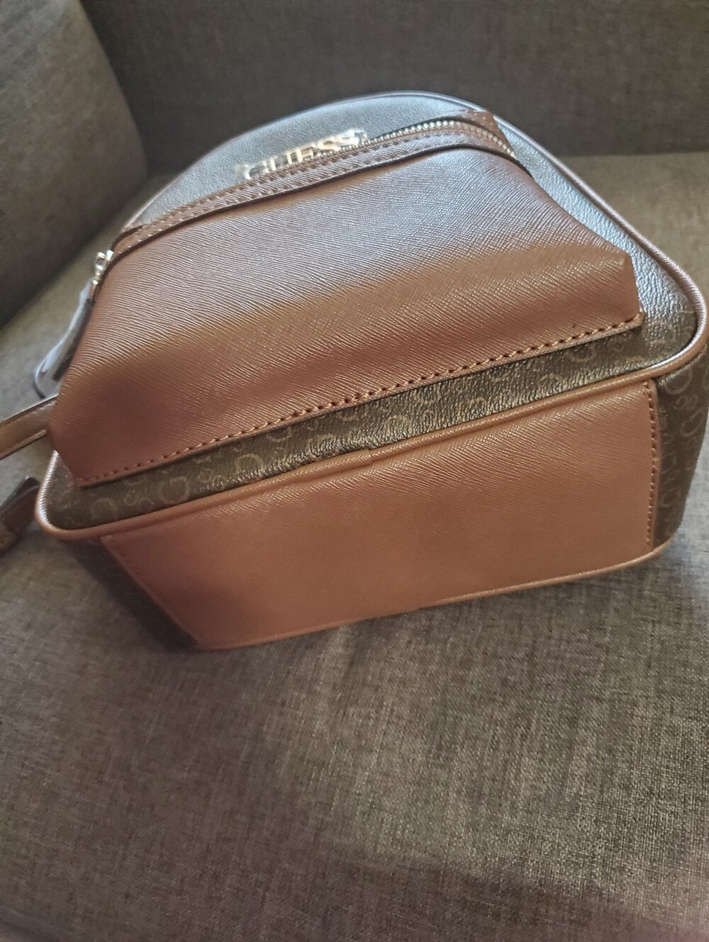NEW GUESS Backpack - Picture 2 of 9